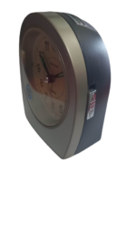 ΕΠΙΤΡΑΠΕΖΙΟ ΑΝΑΛΟΓΙΚΟ ΡΟΛΟΙ YAZUMI QUARTZ ΜΠΑΤΑΡΙΑΣ,ΑΘΟΡΥΒΗΣ ΛΕΙΤΟΥΡΓΙΑΣ ΜΕ ΞΥΠΝΗΤΗΡΙ ΚΑΙ ΛΑΜΠΑΚΙ ΝΥΚΤΟΣ ΣΕ ΧΡΩΜΑ SILVER/BLACK - Image 2